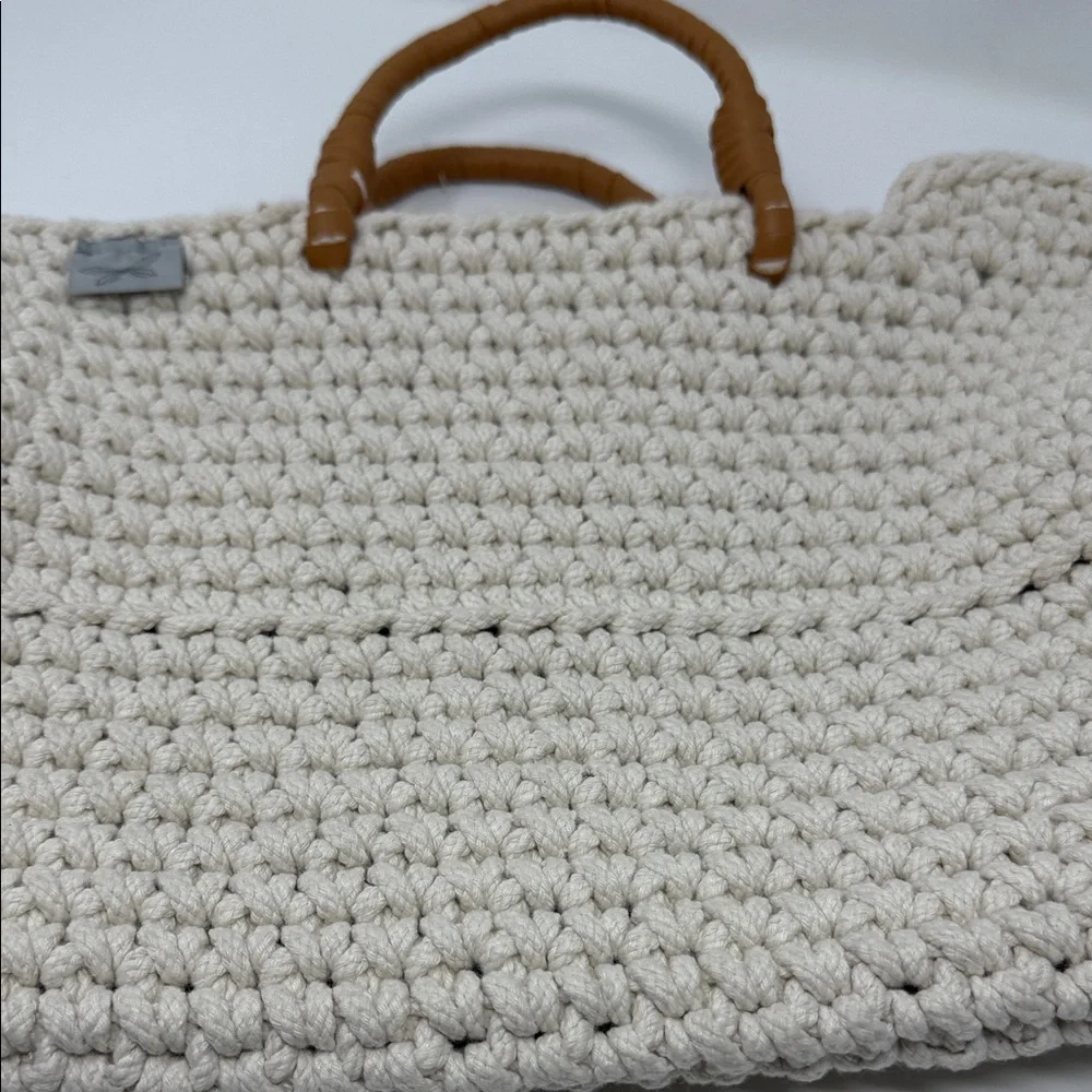 Women’s Elegant Cream Woven Tote Bag approx 28 x 7” - Picture 5 of 8